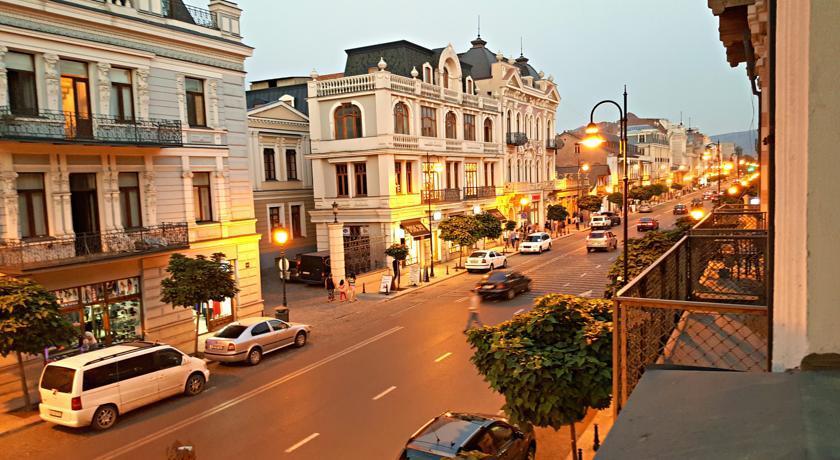 Comfortable Flat In Central Tbilisi Apartment Room photo