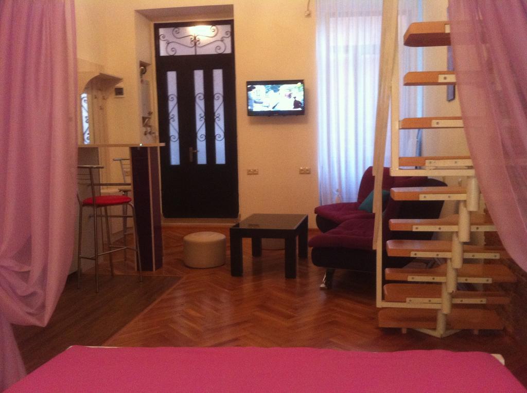 Comfortable Flat In Central Tbilisi Apartment Room photo