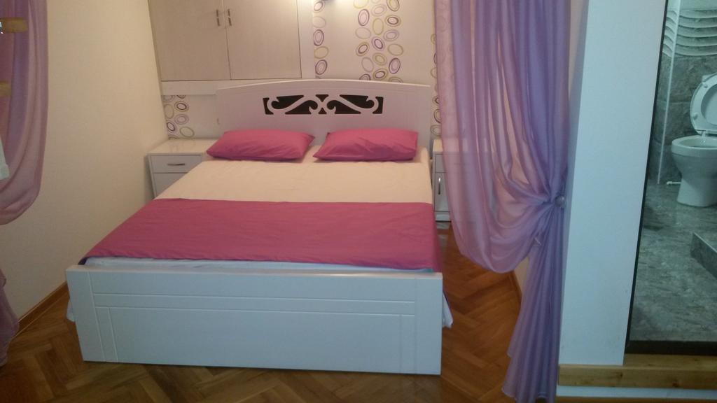 Comfortable Flat In Central Tbilisi Apartment Room photo