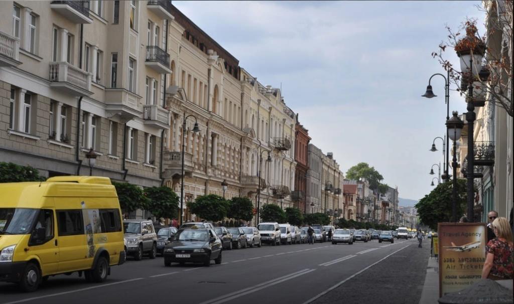 Comfortable Flat In Central Tbilisi Apartment Room photo